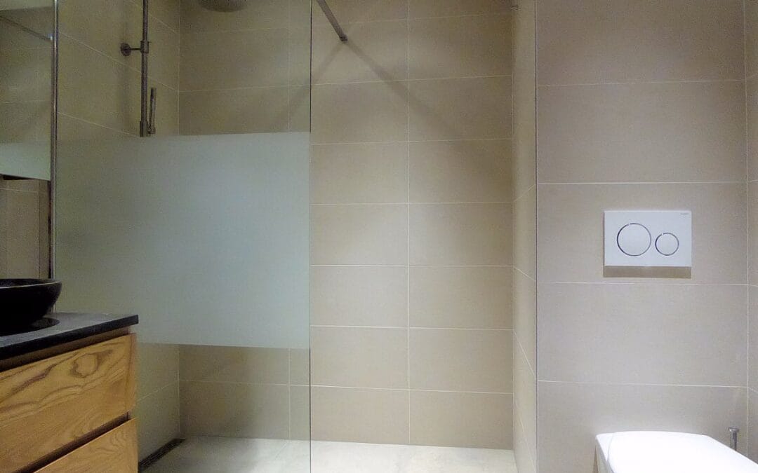 Badkamer renovatie uitgevoerd in Amsterdam door Ter Haar Techniek.