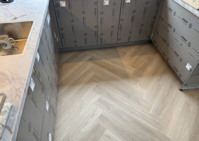 PVC visgraatvloer geplaatst in Zaandam door Ter Haar Techniek