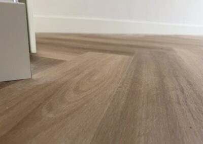 PVC visgraatvloer geplaatst in Zaandam door Ter Haar Techniek